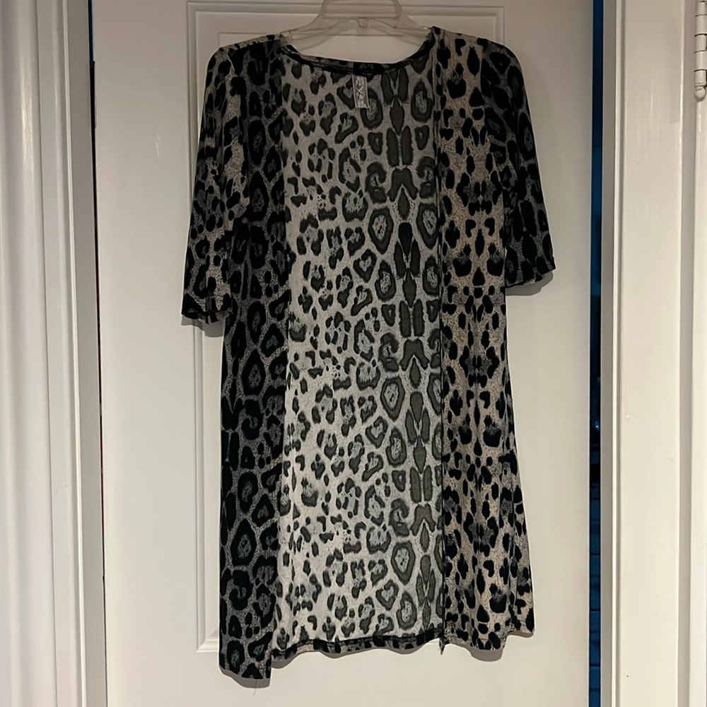 Grey and black, leopard print duster